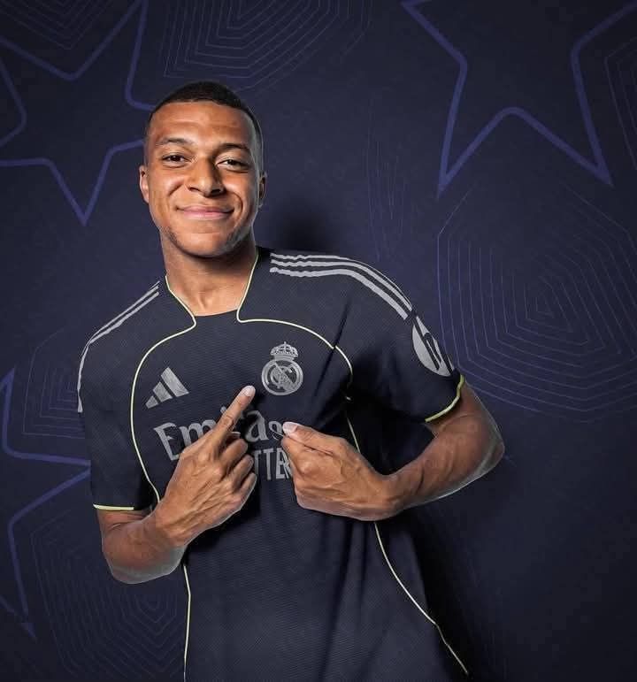 Real Madrid Away Jersey 2025/26 – Embroidered Logo | Fan Version Football Shirt