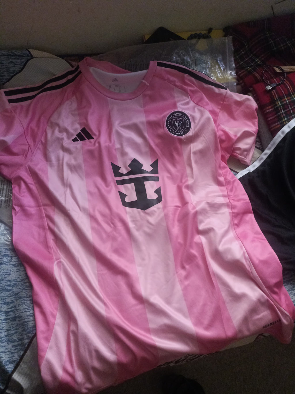 Inter Miami CF Home Pink Full Kit 2025/26 – Jersey & Shorts Set (Embroidered Crest)